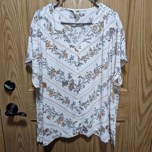 Maurices White Floral Spring/Summer Short Sleeve Blouse. For Plus Size Beautie